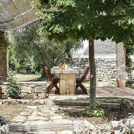 Trulli Primavera Ostuni